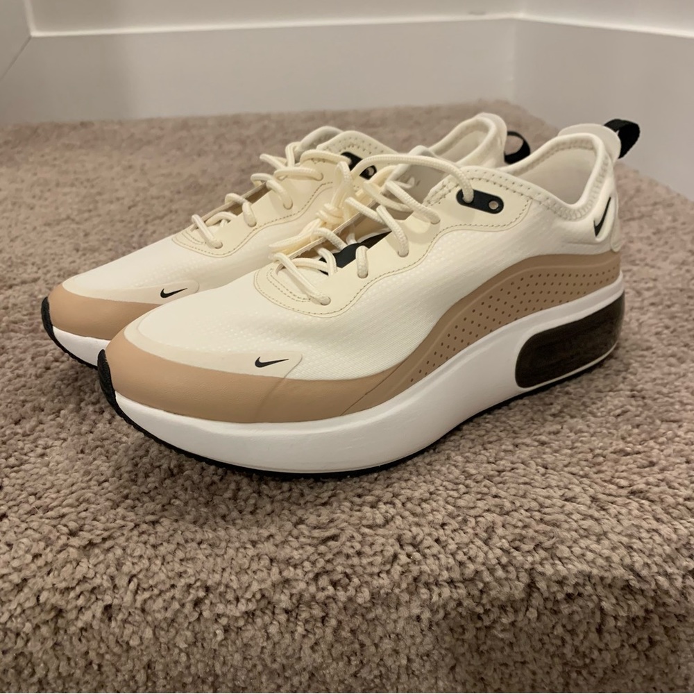 Nike AirMax Dia Pale Ivory size 8.5 Brand new no box